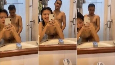 AmeL ngasih jatah ayang di toiLet hoteL - Bokep Indo Terbaru