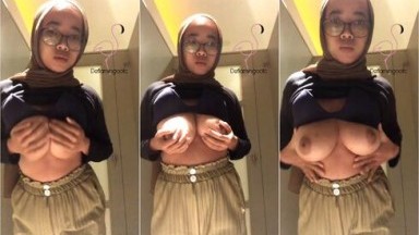 Bokep Porno Indonesia Hijaber Lagi Remasan Tokek- Bokepsin