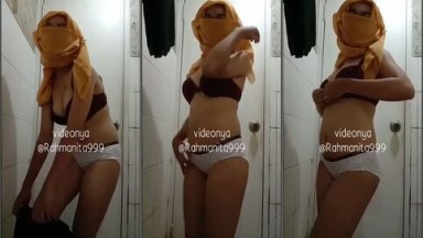 Bokep Rahmanita999 Jilbab Cadar Binal Lagi Pamer Body 1 - Bokepindoh