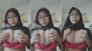 Bokep Skandal Jilbab Kacamata Tetenya Gede (1) - Bokepindoh